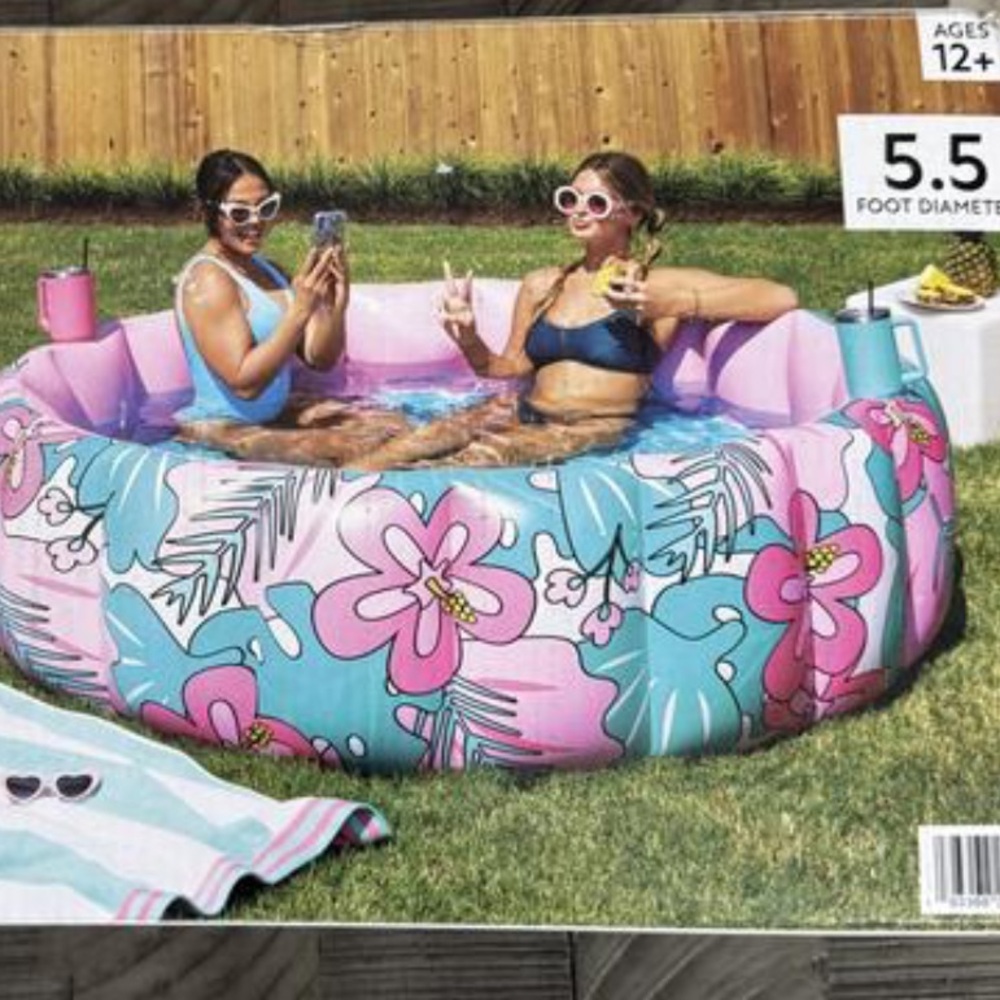 Member's Mark Inflatable Lounge Pool with Floral Design